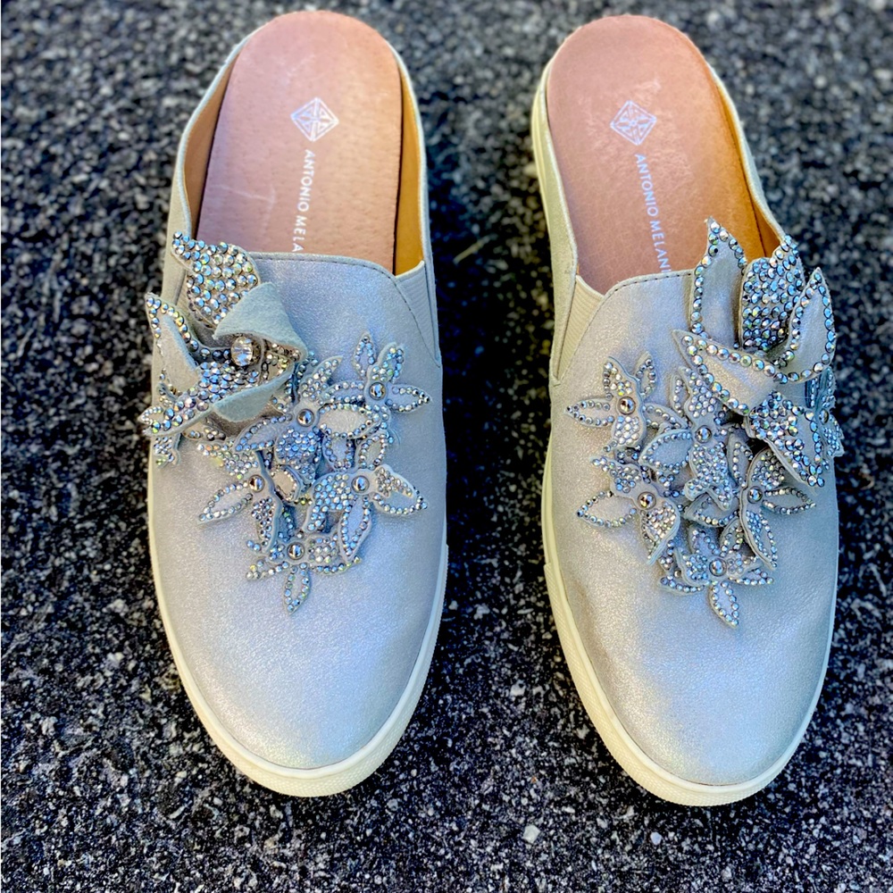 Antonio Melani Silver Flower Slide.    Sz 7.5